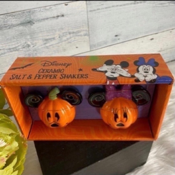 Disney Mickey Minnie Salt & Pepper Shakers - Picture 2 of 5